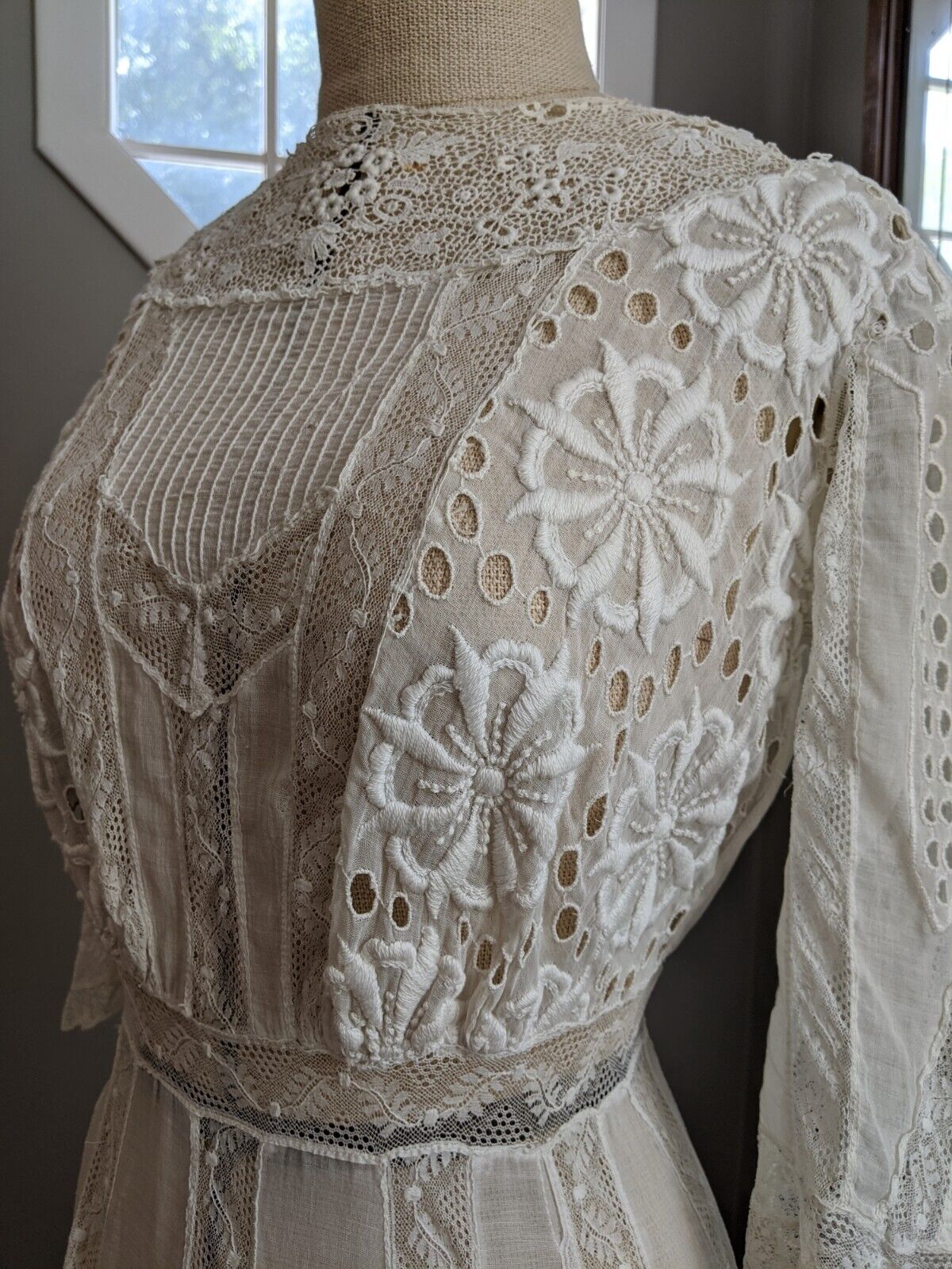 Museum quality, antique/vintage Late Victorian/Edwardian lace tea dress