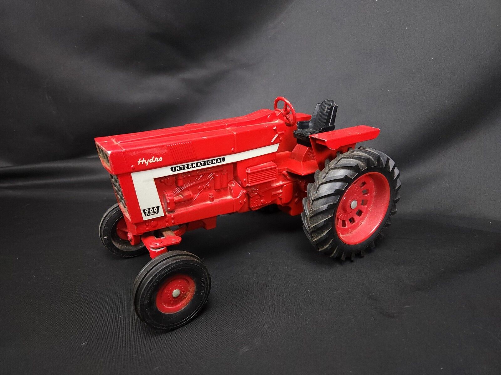 Vintage Ertl International Harvester 966 Hydro Farm Tractor L27SF
