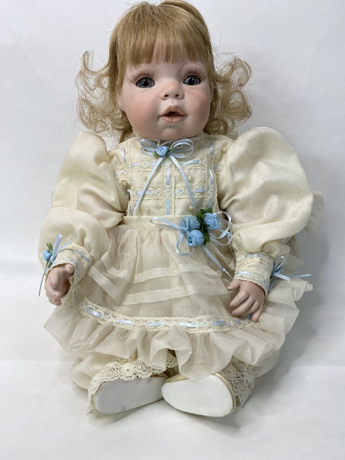 VTG. Phyllis Parkins Porcelain Doll 1998 Blonde Hair Blue Eyes Weighted
