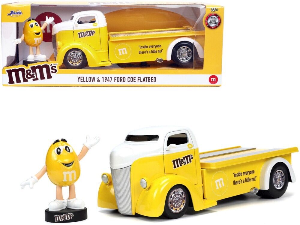 1/24 Mars 1947 Ford COE Flatbed w/Yellow M&M\'s Figure
