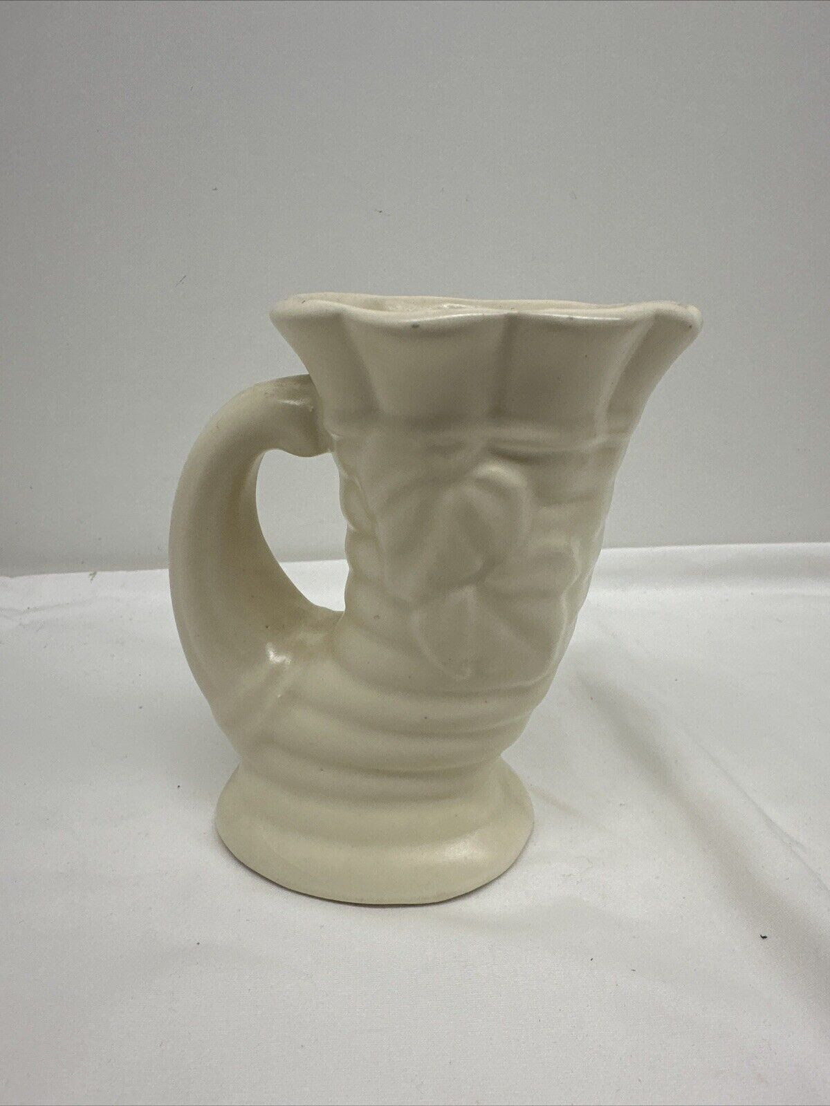 McCoy USA Pottery Yellow Cornucopia Vase Vintage 7 1/4” Tall