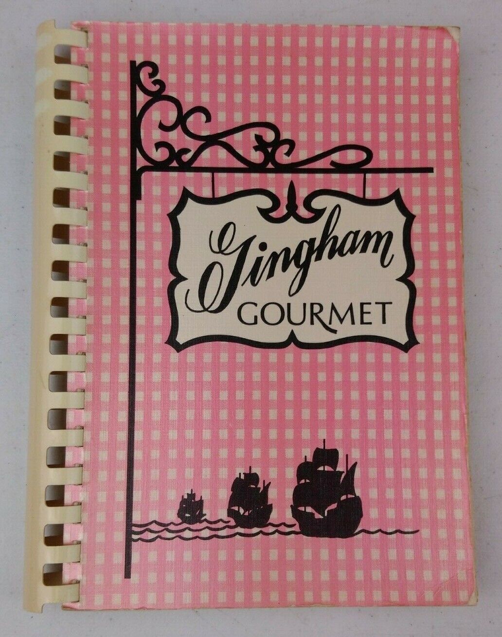 VTG 1975 Gingham Gourmet Cookbook Williamsburg Hospital Auxiliary Virginia 