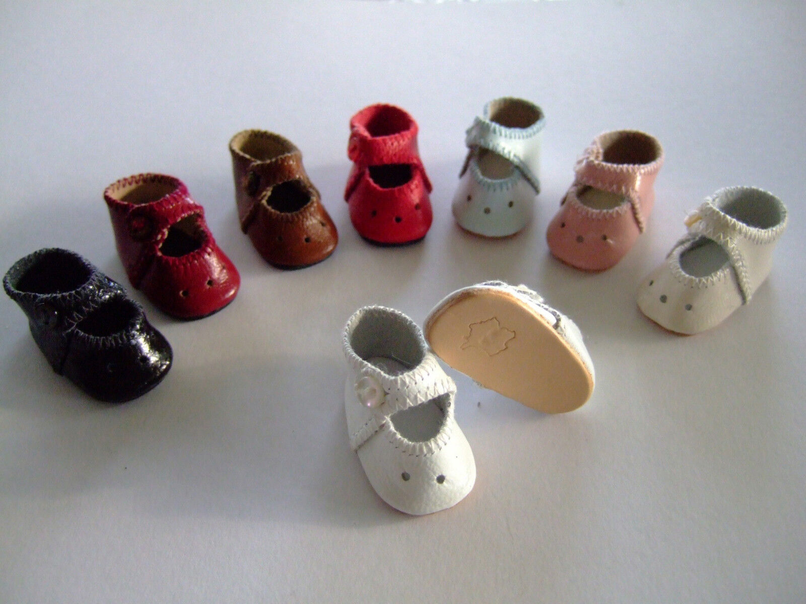 1 pair of BLEUETTE Doll Leather shoes for antique or repro doll. 40mm. 11 colors
