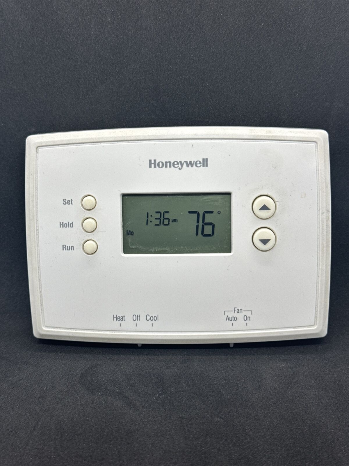 Honeywell 5-2 Day Programmable Thermostat (RTH2300B1038) Used .