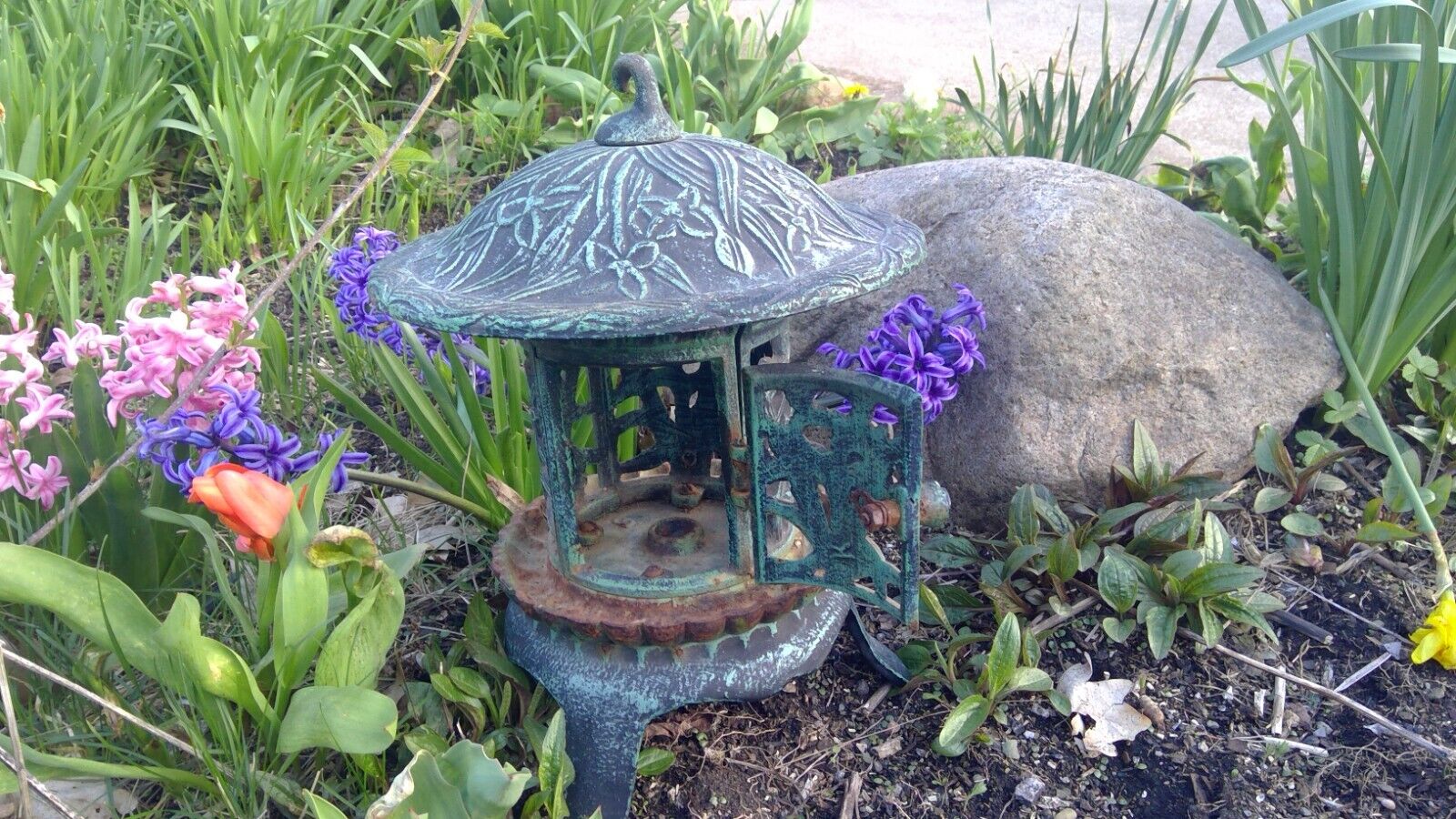 Iris Pagoda Garden Lantern, Japanese style, made in China, very rare.