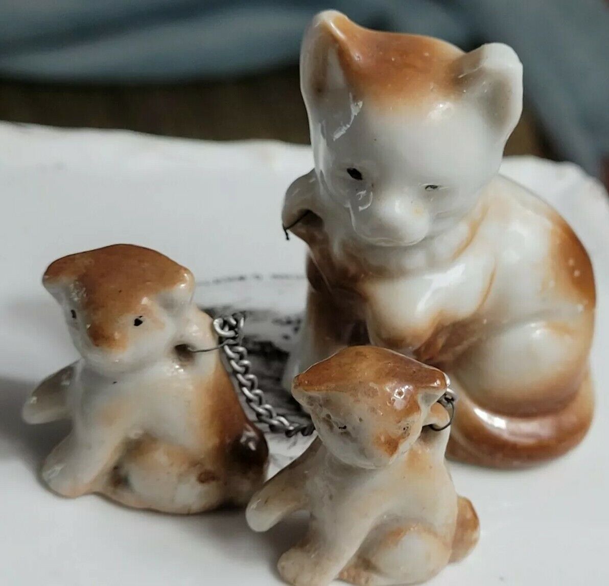 Vintage ceramic MAMA CAT WITH TWO KITTENS FIGURINES