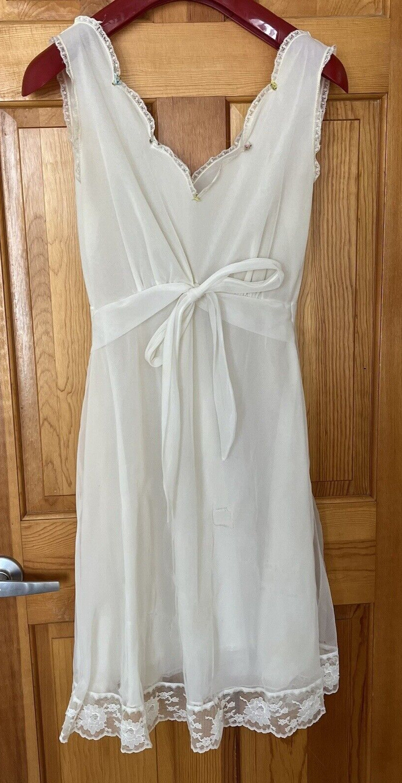 Glydons of Hollywood Nylon Nightgown Ivory Size M Lace Floral Front Tie FLAW