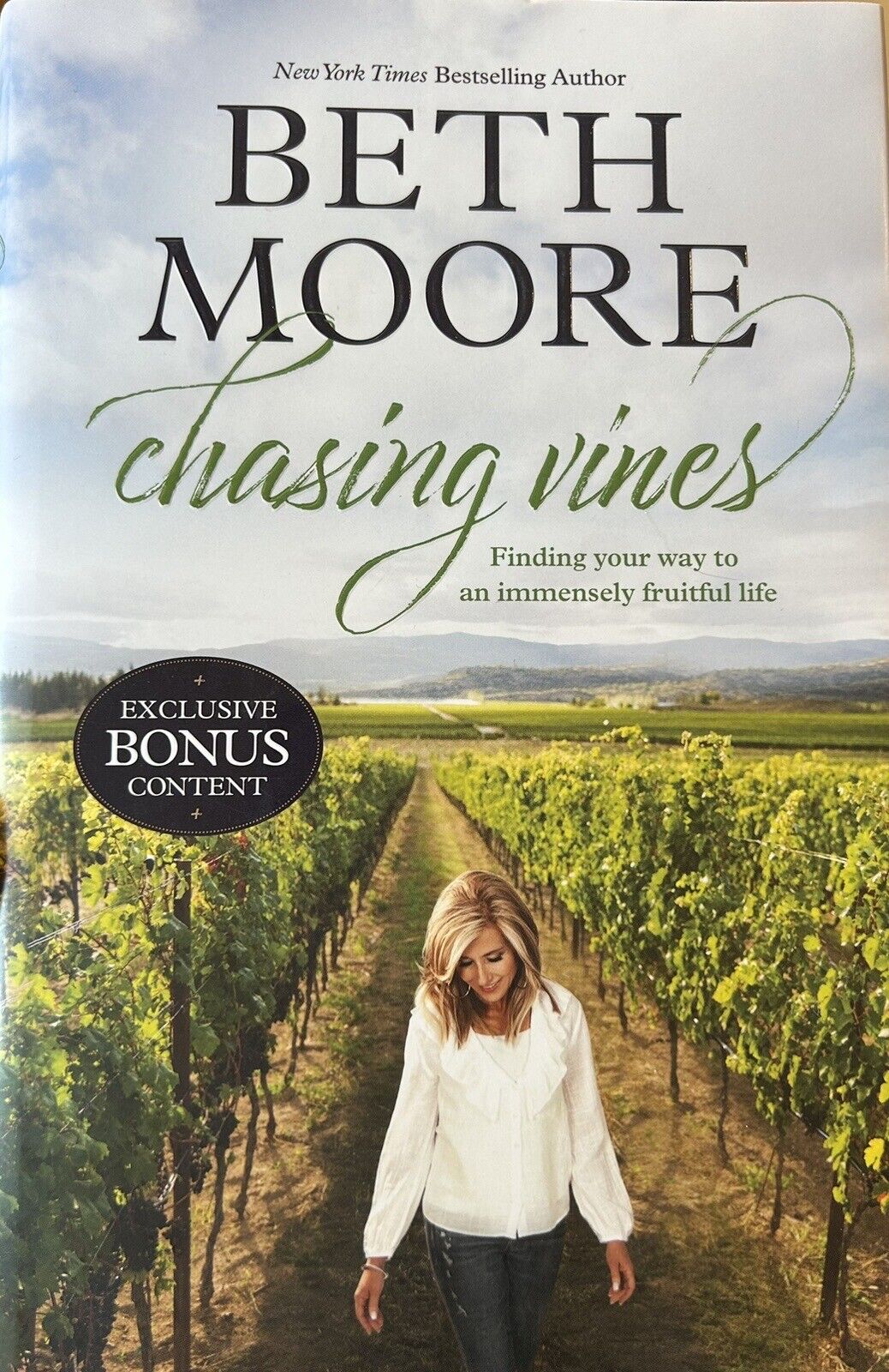 EXCELLENT Beth Moore’s “Chasing Vines” hardcover w/exclusive bonus content