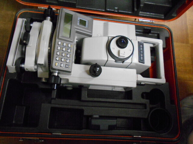 SOKKIA SET3B Total Station used with case