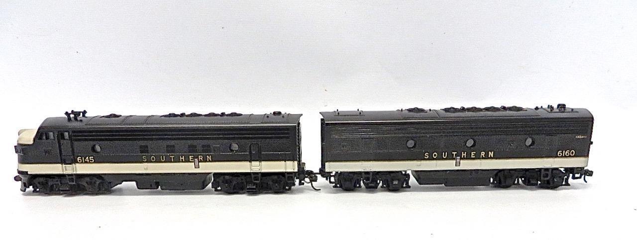 HO Atlas Custom Painted Southern FA 6145 & FB 6160 in Prototype Tuxedo Black