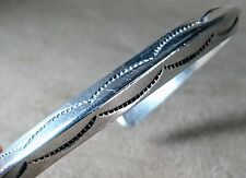 VINTAGE NAVAJO * HEFTY STERLING SILVER CARINATED ANGLE KNIFE EDGE CUFF BRACELET picture