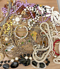 Bundle of Vintage Assorted Jewelry Lot (Necklaces/Bracelets/More) picture