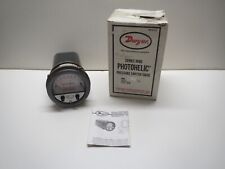 DWYER A3202 PHOTOHELIC PRESSURE SWITCH/GAGE SERIES 3000 picture