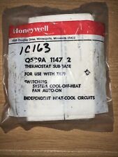 Honeywell Q539A 1147 Subbase for T87F Round Thermostat Heat-Off-Cool,Newoldstock picture