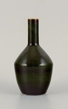 Carl Harry Ståhlane (1920-1990), Rörstrand. Vase in dark green and black glaze picture