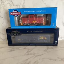 Athearn HO Scale Roundhouse Santa Fe & Genesis Golden West (Set of 2) picture