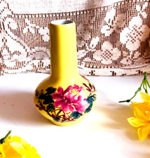 Chinese Long Neck Hand Painted Porcelain Vase with Brilliant Flowers picture