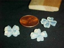24 ANTIQUE 1940'S GERMAN US ZONE GLASS WHITE OPAL 15mm CLOVER FLOWER CAMEOS L326 picture