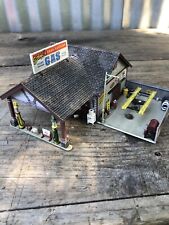 Woodland Scenics BR5048 HO-Scale Ethyl's Gas & Service, Built-Up Old Gas Station picture