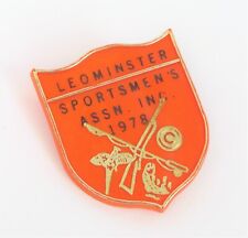 VINTAGE 1978 LEOMINSTER SPORTSMEN'S ASSN INC HUNTING FISHING CLUB ORANGE PIN  picture