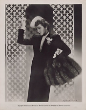 HOLLYWOOD BEAUTY CLAUDETTE COLBERT STYLISH POSE STUNNING PORTRAIT 1939 Photo C37 picture