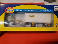 Athearn RTR 91032 Ford C & 28’ Wedge Trailer IML Freight picture