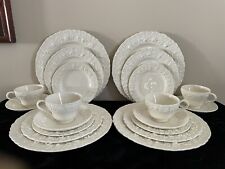 WEDGWOOD QUEENSWARE CREAM ON CREAM SHELL EDGE FOUR PLACE SETTING/20 PCS EUC picture