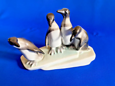 HEREND PORCELAIN HANDPAINTED GROUP OF PENGUINS ON ICE FIGURINE 5175 picture
