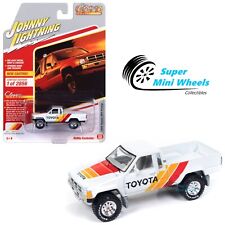 Johnny Lightning 1:64 1985 Toyota SR5 Pickup - White – Classic Gold picture