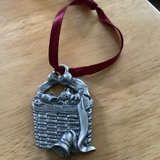 1989 1996 LONGABERGER CHRISTMAS HOLIDAY MEMORY BASKET PEWTER TIE-ON ORNAMENT picture