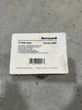 Honeywell T775B2032 Electronic Temperature Controller with 2 inputs, 2 relays picture