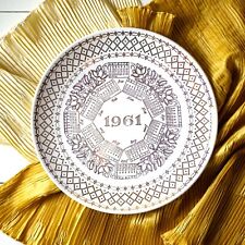 VINTAGE 1961 CALENDAR PLATE GOLD AND WHITE 