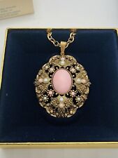 Avon Queen Anne’s Lace vintage pendant necklace 1974 pink goldtone NOS picture