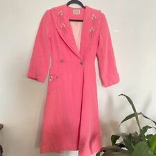 1960s pink quilted housecoat / robe, embroidered picture