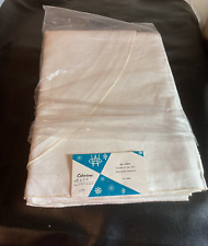 Vintage GW Oval linen Tablecloth 59