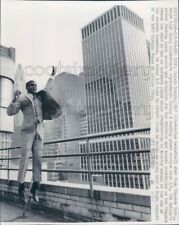 1968 Press Photo Airborne Basketball Player Calvin Murphy in Manhattan picture