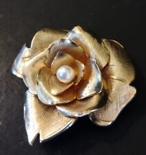 Beautiful Vintage Gold Tone Flower Brooch with Faux Pearl Center  picture