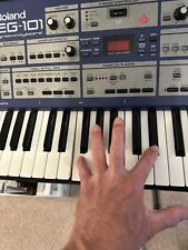 Roland EG 101 Groove Keyboard Synthesizer TESTED/WORKING picture