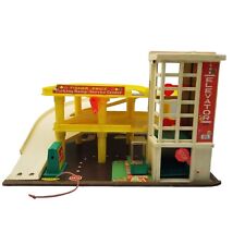 Vintage 1970 Fisher Price Little People Action Garage READ picture