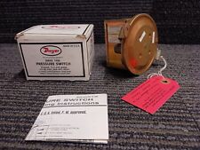 DWYER 1910-1 SERIES 1900 PRESSURE SWITCH - New old stock. picture