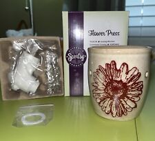 Vintage RETIRED Scentsy Wall Plug In FLOWER PRESS Never Used with the Box picture