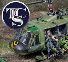THE COLLECTORS SHOWCASE HUEY HELICOPTER CS01178 VIETNAM WAR picture