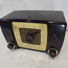 1951 Zenith H-615Z AM 6 Tube Table Top Radio Brown Bakelite Gold Trim Working picture