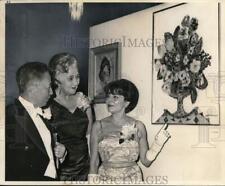 1963 Press Photo Caroline Newhouse art exhibition at the Scheuering Room picture