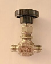 Swagelok SS-1RS4 NEEDLE Valve 5000 PSIG Stainless Steel 100 F 1/4 in Tube 316 picture
