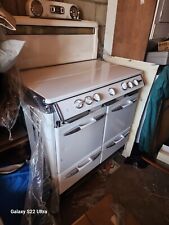 O'KEEFE AND MERRIT VINTAGE WHITE STOVE picture