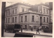 Original WWII Snapshot Photo 78th DIVISION TROOPS TRUCKS 1945 GERMAN CITY 368 picture