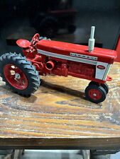 FARMALL INTERNATIONAL Vintage 460 TRACTOR 1/16th NF IH Fast Hitch picture
