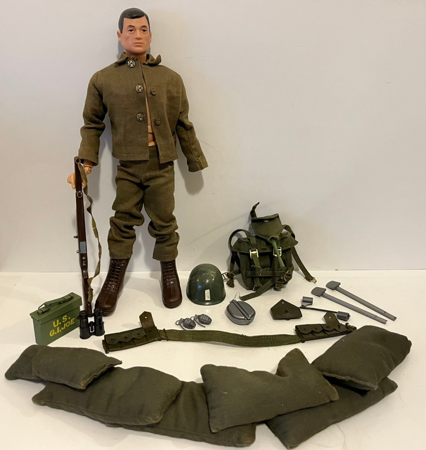 Vintage 1964 Hasbro GI Joe Early Version Action Soldier + Lots Of Accessories Vintage 1964 Hasbro GI Joe Early Version Action Soldier + Lots Of Accessories