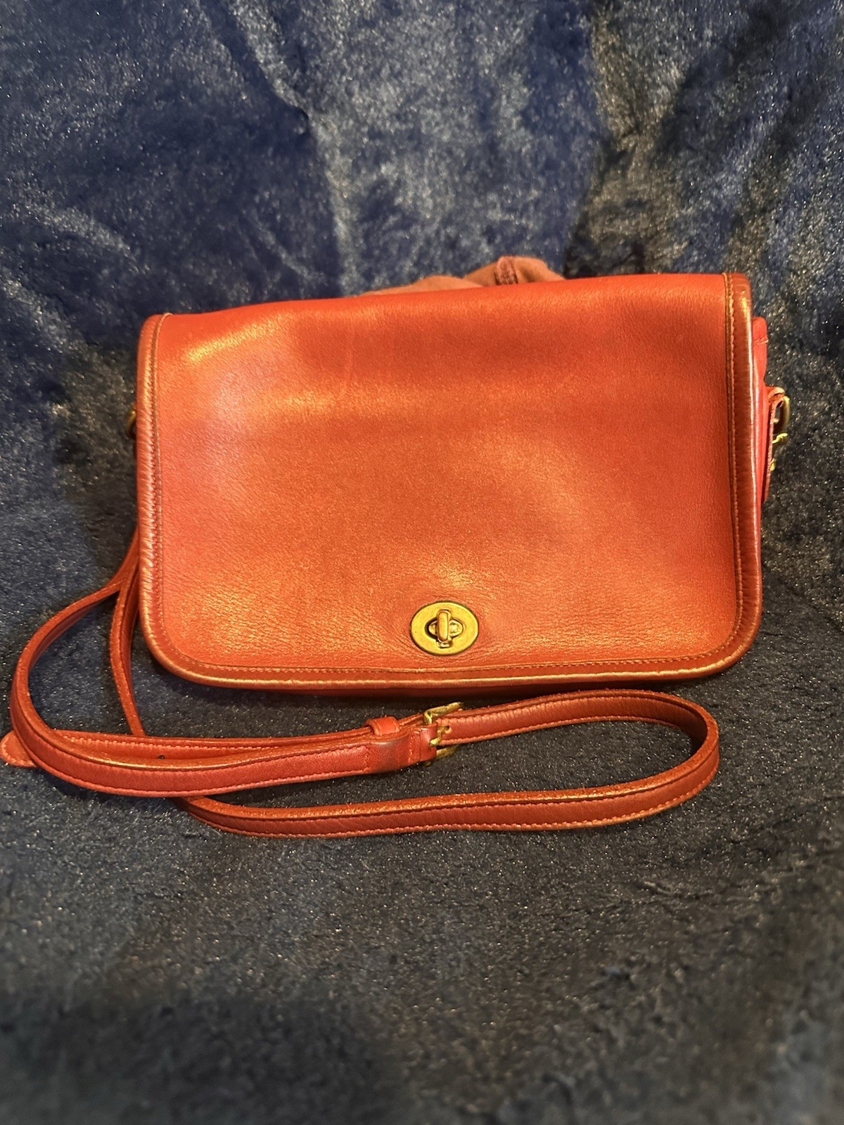 Vintage Coach Red Leather Penny Pocket Purse Crossbody USA 9755 9x6x2.5” (67) Vintage Coach Red Leather Penny Pocket Purse Crossbody USA 9755 9x6x2.5” (67)